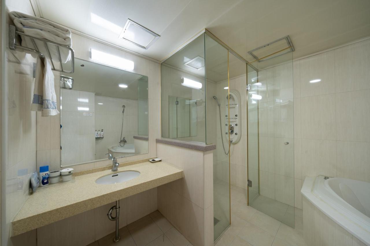 Symphony Hotel Suwon Buitenkant foto