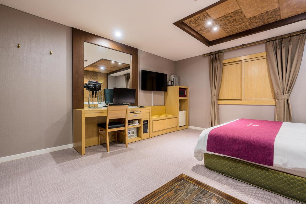 Symphony Hotel Suwon Buitenkant foto