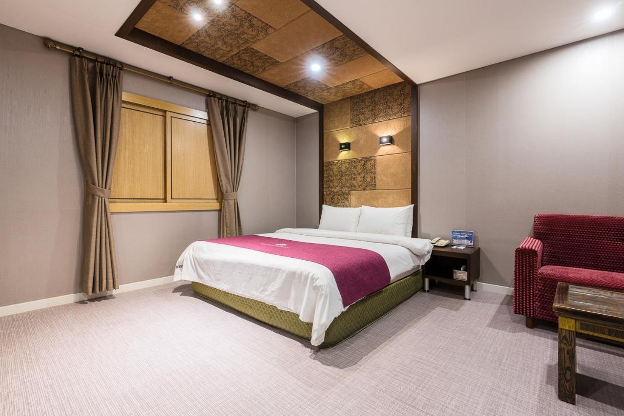 Symphony Hotel Suwon Buitenkant foto