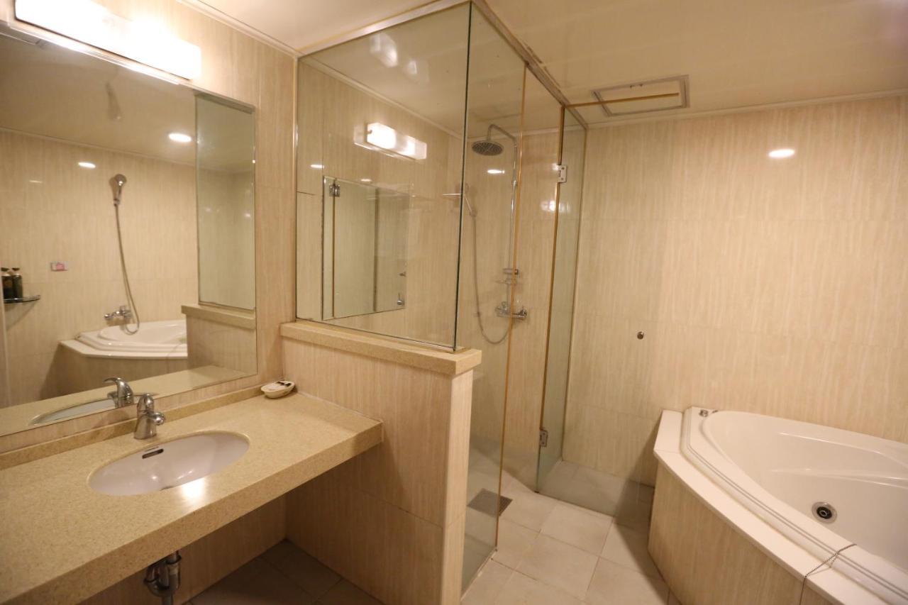 Symphony Hotel Suwon Buitenkant foto