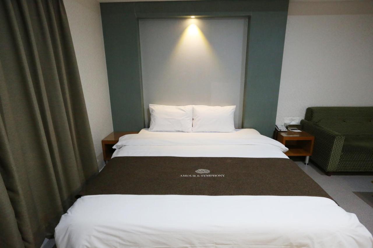 Symphony Hotel Suwon Buitenkant foto