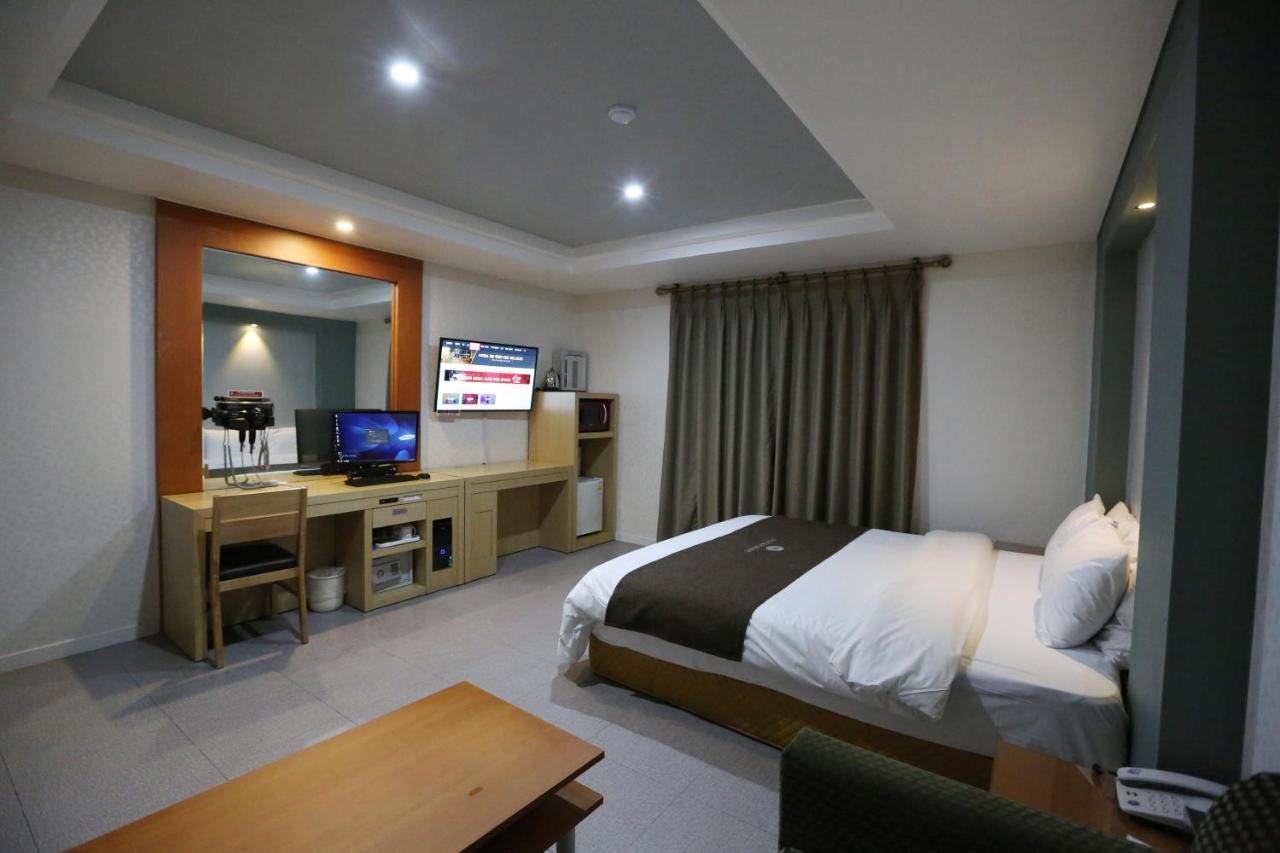 Symphony Hotel Suwon Buitenkant foto