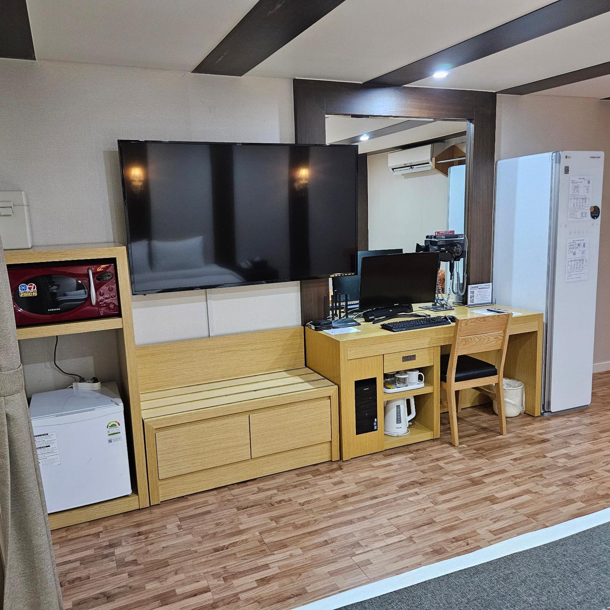 Symphony Hotel Suwon Buitenkant foto