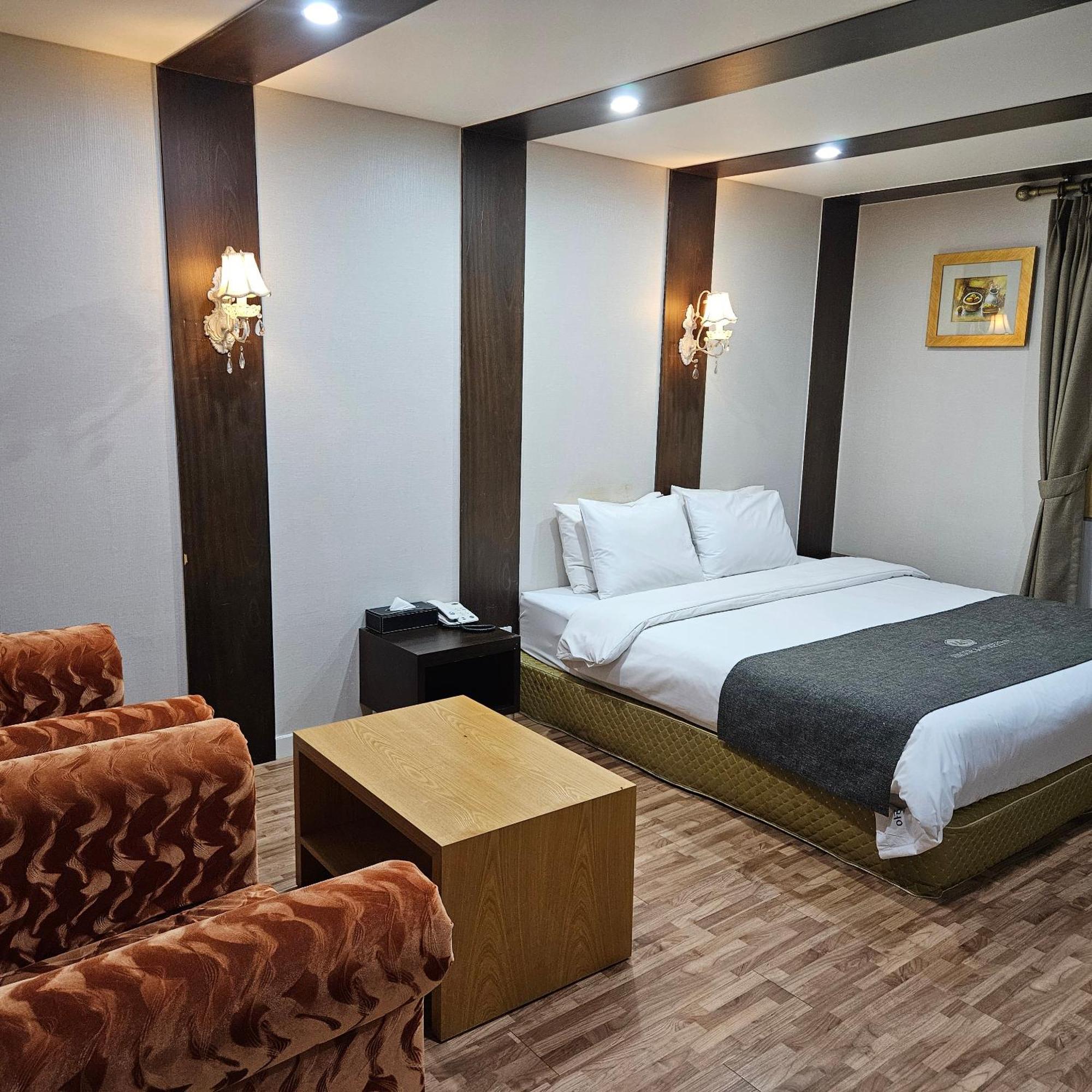 Symphony Hotel Suwon Buitenkant foto