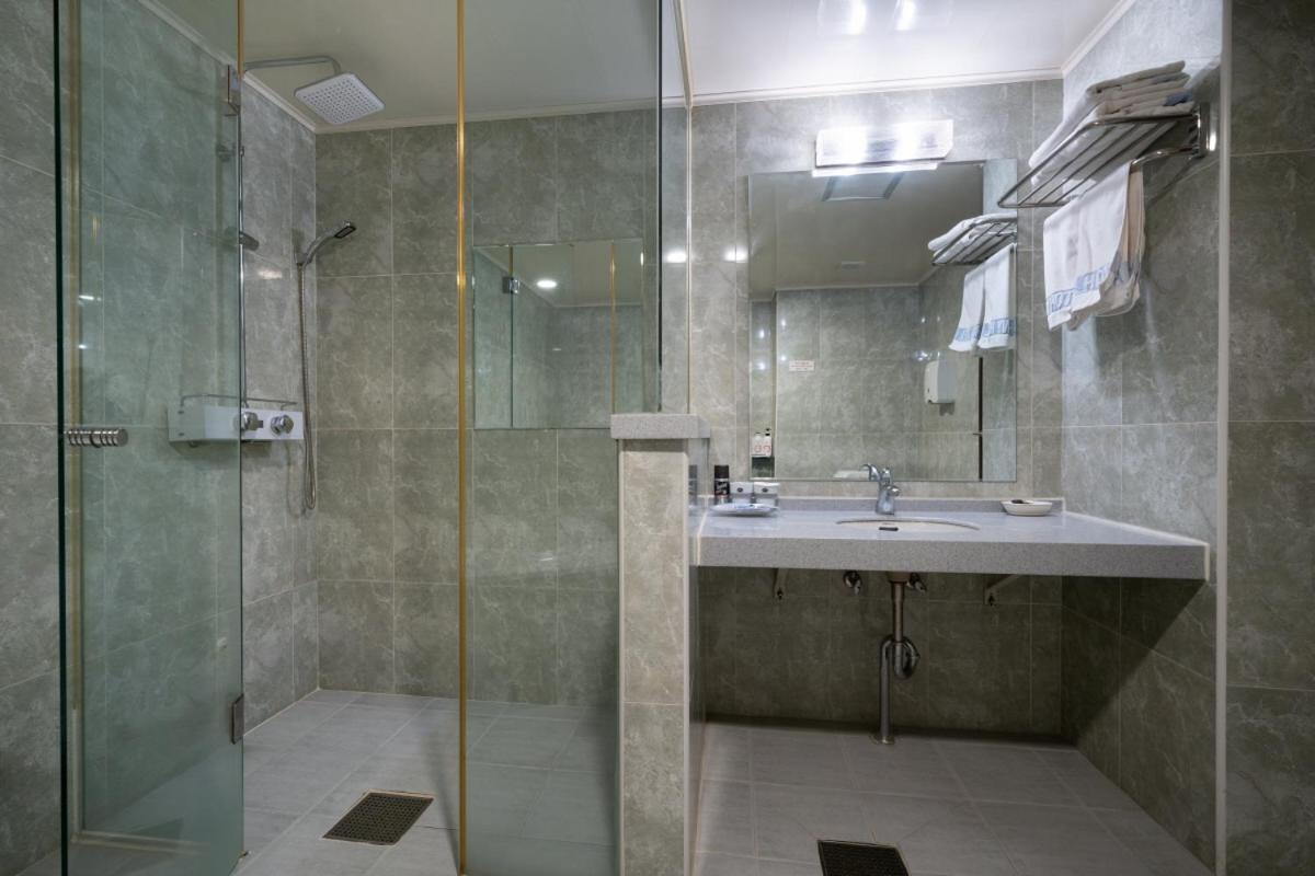 Symphony Hotel Suwon Buitenkant foto