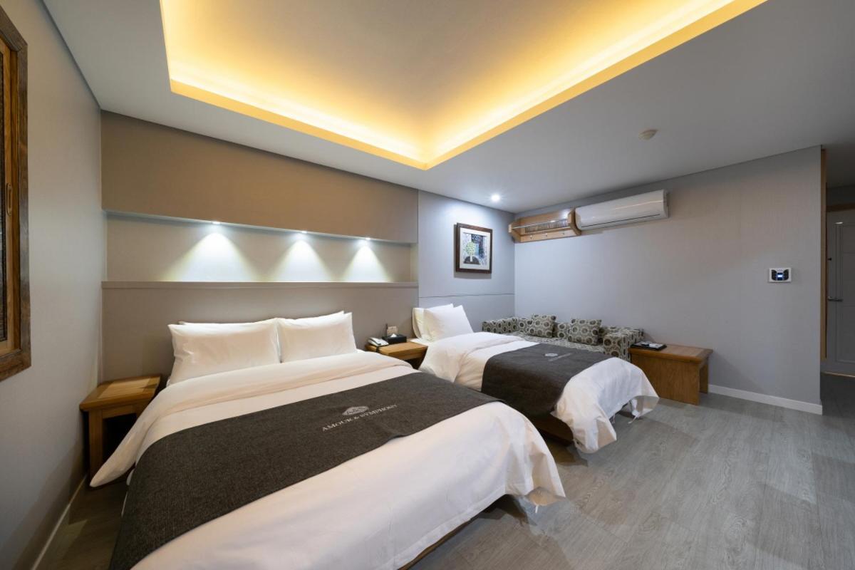 Symphony Hotel Suwon Buitenkant foto