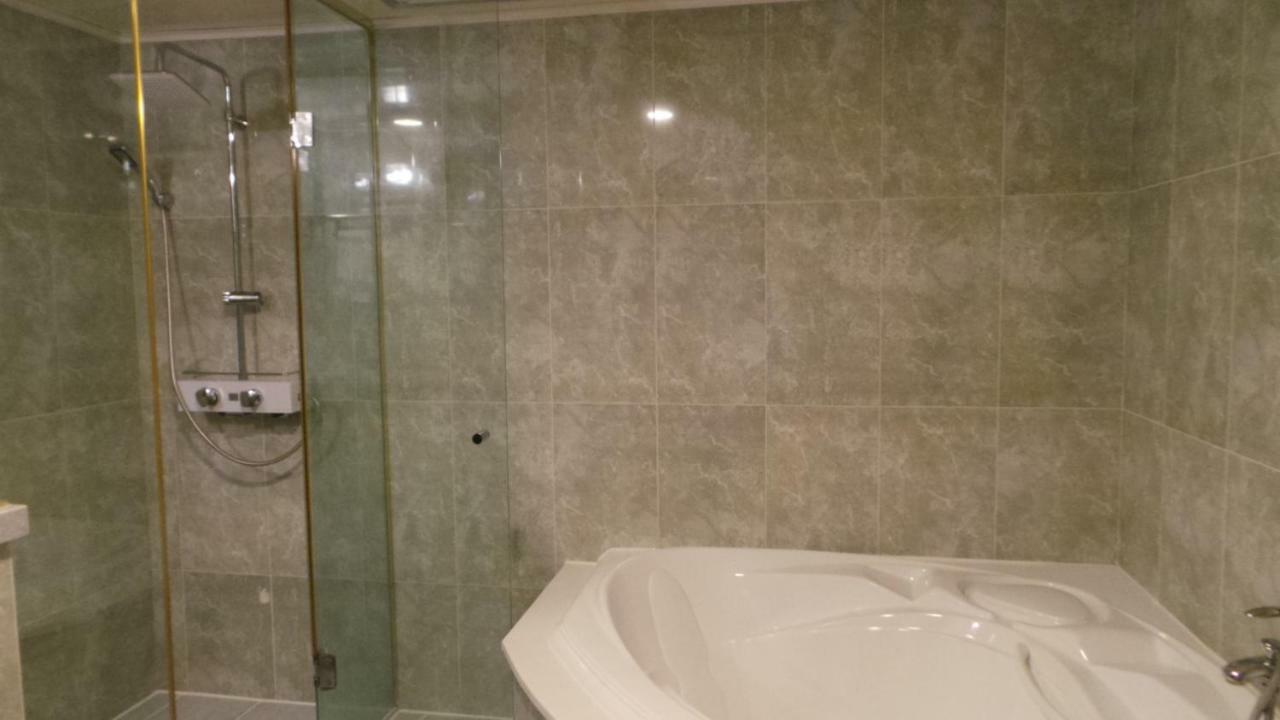 Symphony Hotel Suwon Buitenkant foto
