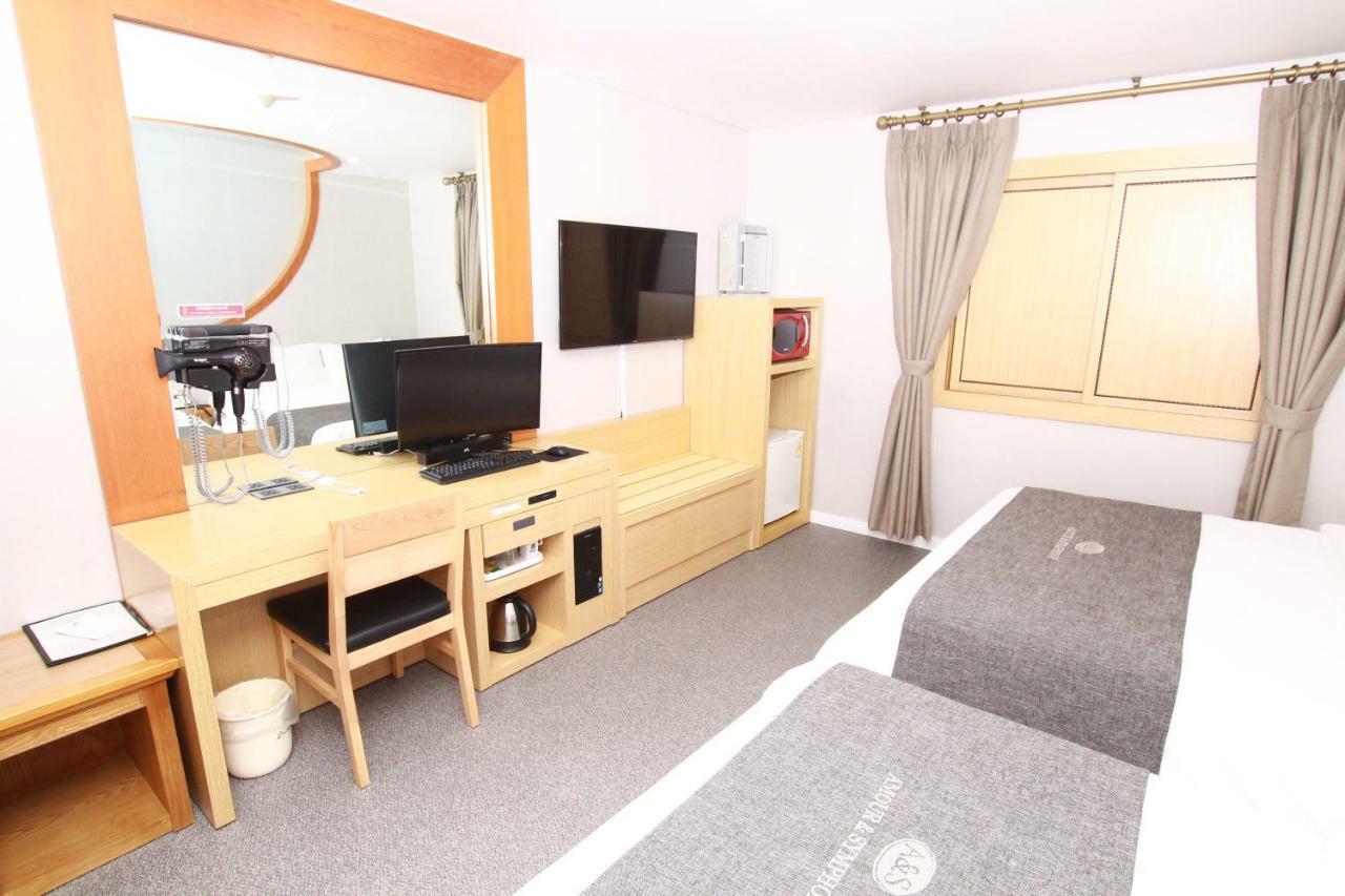 Symphony Hotel Suwon Buitenkant foto