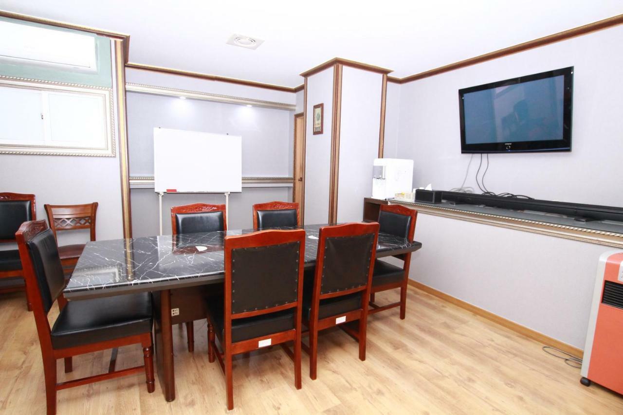 Symphony Hotel Suwon Buitenkant foto