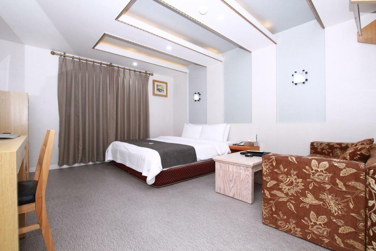 Symphony Hotel Suwon Buitenkant foto